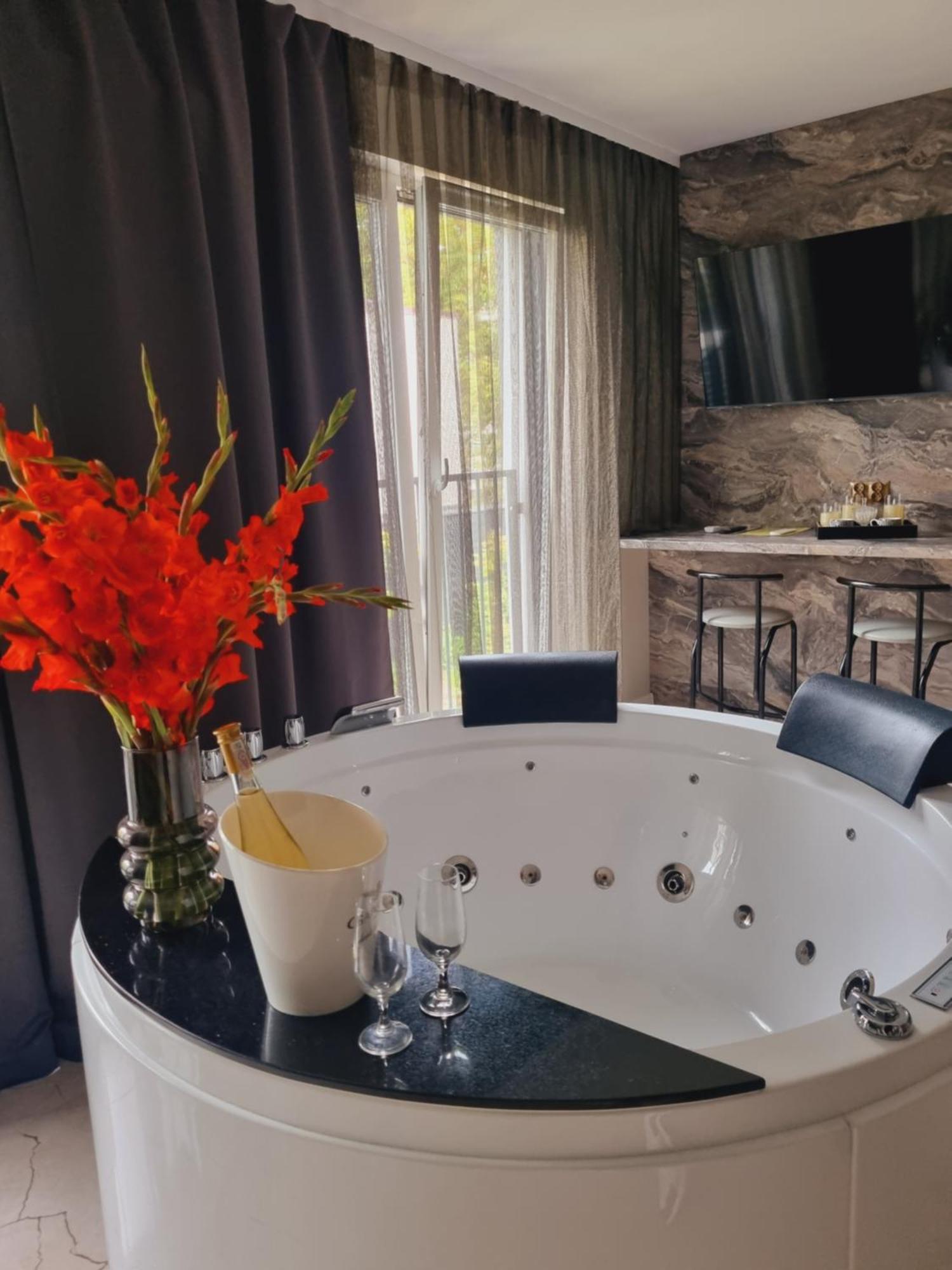 קרקוב Apartament Jacuzzi מראה חיצוני תמונה